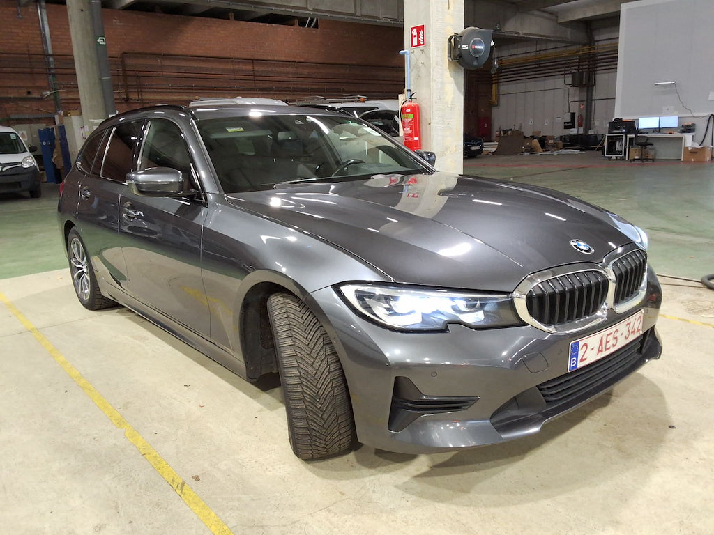 BMW 330e Touring 2.0 HYBRID 2021